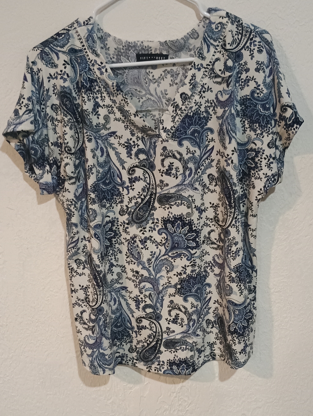 Blue Paisley V-Neck Short Sleeve Tee